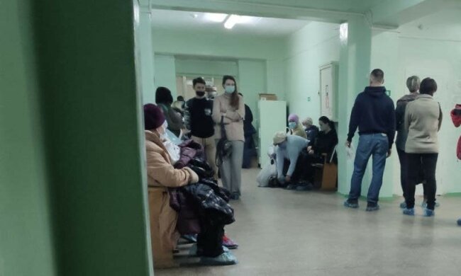 У поліклініці змішалися здорові і ковід-хворі харків'яни: "Виробляємо колективний імунітет?"