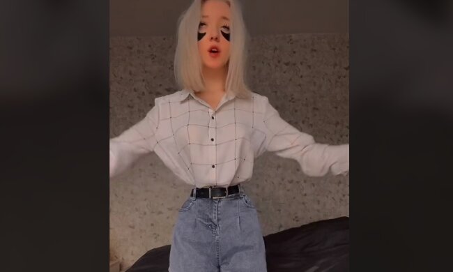 Дівчина з дуже тонкою талією, скріншот: TikTok