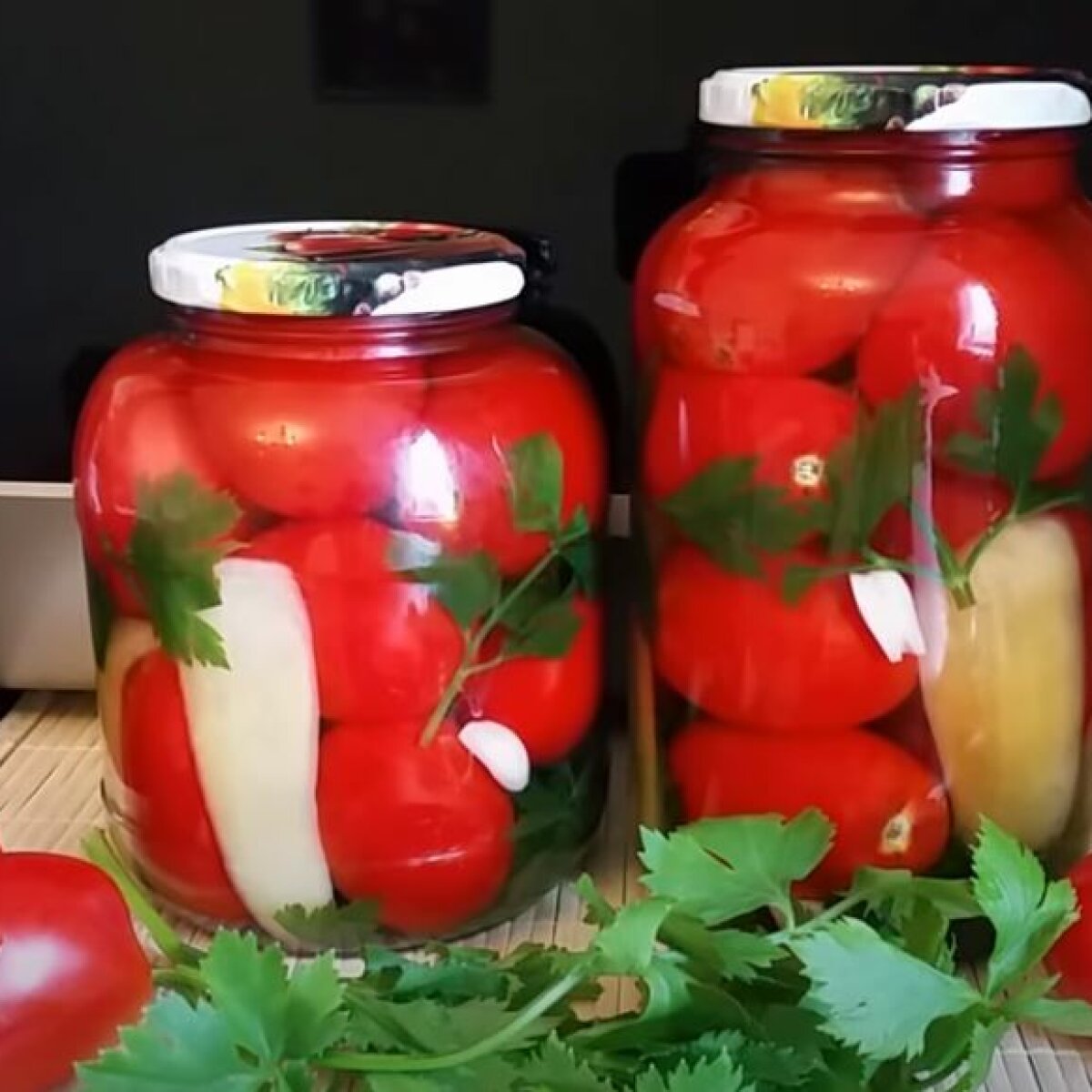 Скільки стерилізувати помідори