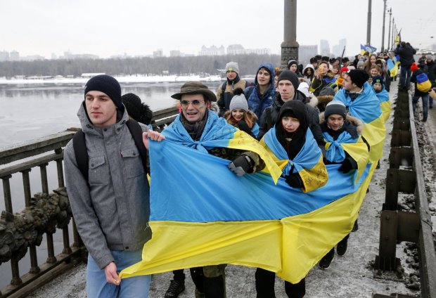 День Соборности: киевляне образовали живую цепь и перекрыли центр города для массовых гуляний