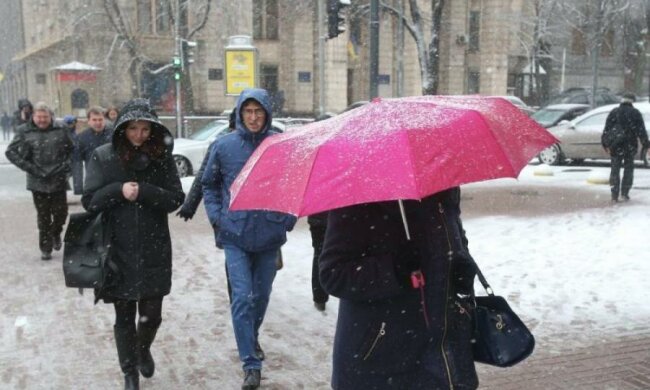 Курс валют на 24 марта: гривна агрессивно топчет евро и доллар