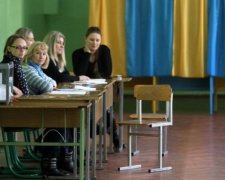 Старые лица в новой политике: нужны ли украинцам досрочные выборы