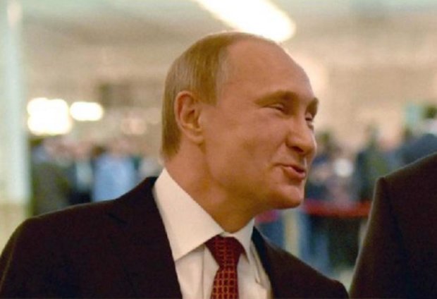  В  Минске лицо Путина «хромало» и дергалось
