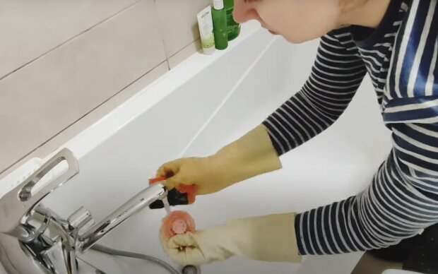 Как отбелить ванну. Фото: скрин youtube
