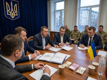 бронювання працівників Кабмін засідання уряду