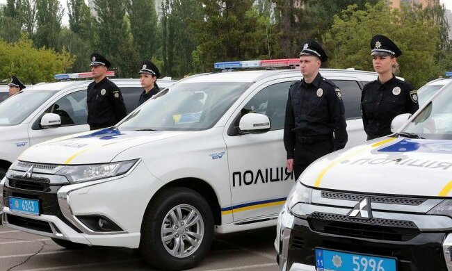 Гимн Украины без единого звука: в Запорожье полицейские спели на языке жестов, причина вас ошеломит, - видео