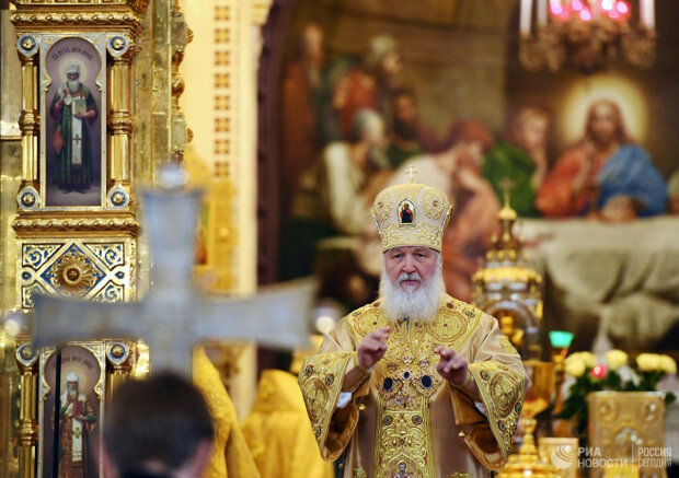 "Православный вермахт": Патриарх Кирилл вышел на службу в фашистских крестах