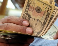 Аналітики заговорили про швидке падіння долара