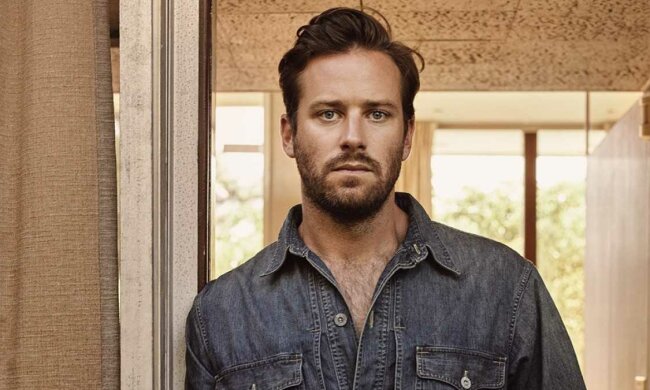 Армі Хаммер повернувся до дружини Елізабет Чемберс після гучного скандалу з людоїдством: "Завжди любила його"