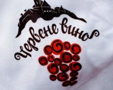 Закарпатцы выпустили инструкцию по дегустатции вина (фото)
