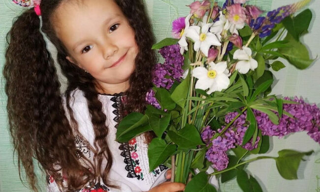 5-летняя красавица пожертвует самым дорогим ради онкобольного мальчика: дети спасут Украину