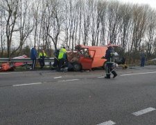 Под Харьковом произошло чудовищное ДТП, трупы вырезали из груды металла