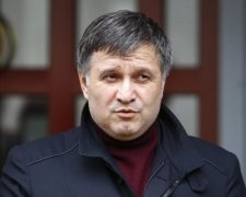 Аваков невпевнено пообіцяв заспокоїти бунтарів в Києві