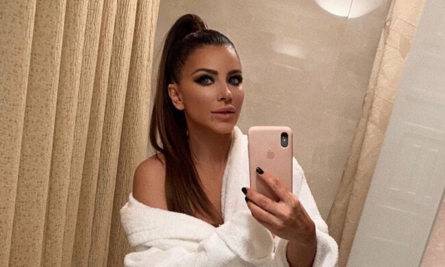 Лорак выставила напоказ самое сокровенное, прикрылась только полупрозрачной тканью: "Любишь нас помучать"