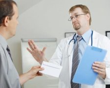 Эпидемия в Украине: стало известно о черном рынке справок