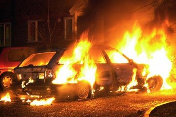 Полковнику поліції спалили елітне авто