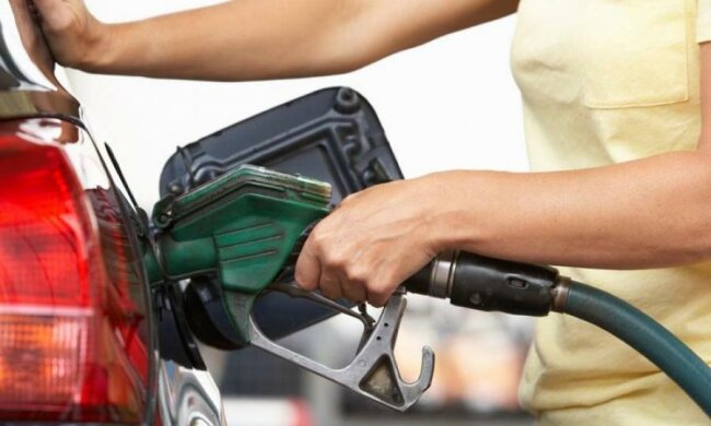 Ціни на паливо у липні: українським водіям розповіли, "радіти" чи "плакати"