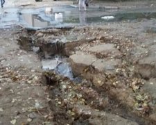 На Одещині через негоду розмило "передвиборчий" асфальт (фото)