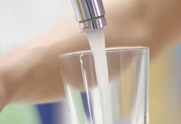 Очищення води, скріншот з відео