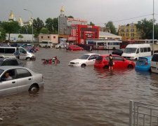 Харків'яни влаштували "курорт" посеред міста: гарячі голови у джакузі, відео