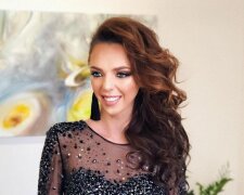 Племінниця Софії Ротару Sonya Kay ніжно вп'ялася в губи хокеїста: "Кохання зима не заморозить"