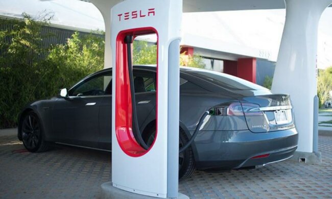 Tesla перейде на сонячну енергію