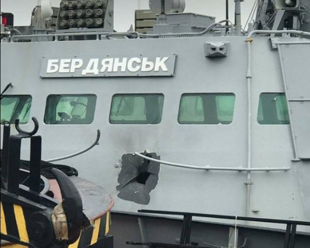 Скотинячі умови класу "карантин": у полонених українських моряків відібрали найцінніше