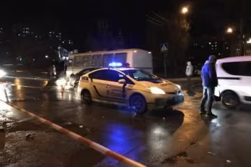 "Наїхав на ногу": у Києві копи жорстко покарали зухвалого водія, - відео не для вразливих