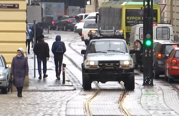 Громадський транспорт, скріншот з відео