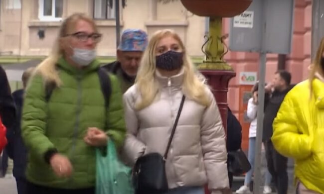 Люди на вулицях, скріншот: Youtube
