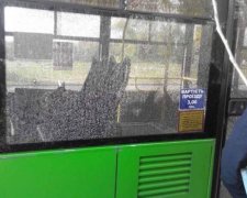 З'явилися фото обстріляного в Харкові тролейбуса