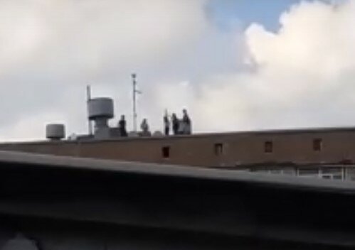 Харьковские малолетки оккупировали крышу многоэтажки, опасное развлечение попало на камеры - "Куда смотрят родители?"