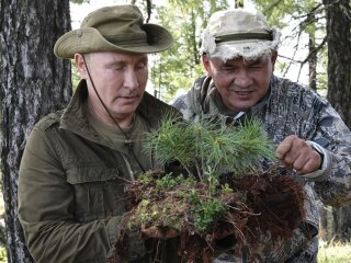 Фото: Путін і шойгу в лісі