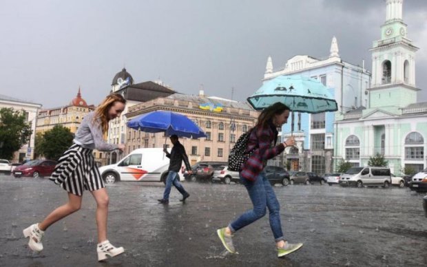 Погода на початок тижня: українцям порадили готувати парасольки і корвалол
