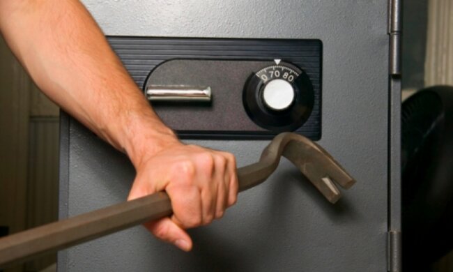 На Рівненщині злодії поцупили пенсійні гроші з почтового відділення 