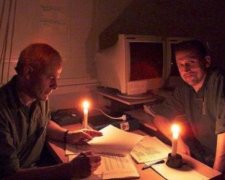 У Порошенка розповіли, кому загрожують відключення світла