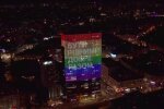 Прайд-прапор на будівлі ТРЦ "Гулівер" у Києві, скрін з відео