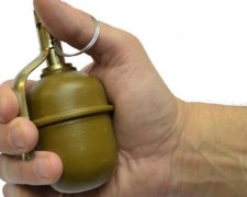 Житель Ужгорода распродавал военный арсенал, как апельсинки