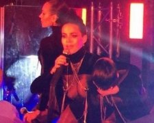 Даша Астафьева станцевала топлесс перед депутатами