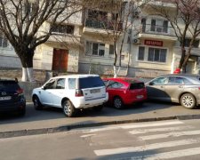 Більше не буде перешкод: нардепи прийняли революційні зміни до правил парковки
