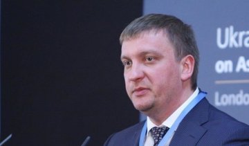 Министр юстиции пристроил любовницу на "тепленькое" место (документ) 