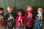 Маленькие школьники с огромным сердцем заставили одноклассника поверить в рождественское чудо: "Дедушка умер, отец болеет"