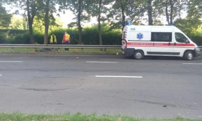 Кровавое ДТП: водитель снес пешеходов и убил свою пассажирку