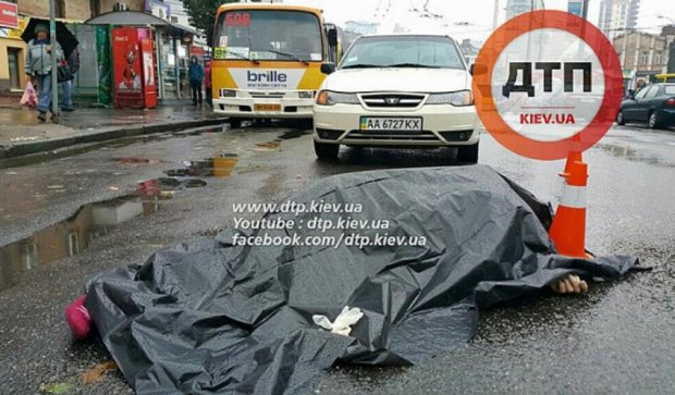 В Киеве произошло смертельное ДТП с участием пешехода (фото)