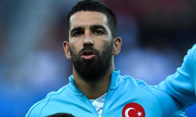 Капитан сборной Турции неожиданно завершил карьеру