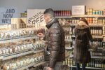 Олень влаштував переполох в супермаркеті, унікальні кадри