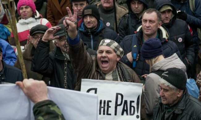 Марш за импичмент: центр Киева заполонили копы