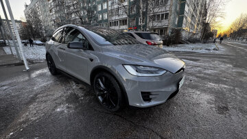 Tesla Model X 2020