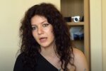 23-летней Александре каждый месяц разрезают грудь, чтоб спасти ей жизнь: врачи отказываются удалять
