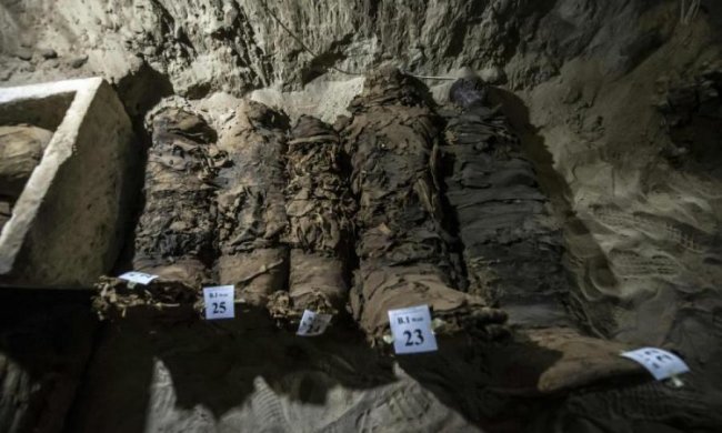 У Єгипті знайшли 17 похованих мумій